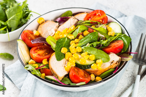 Salad with Chicken and vevetables.