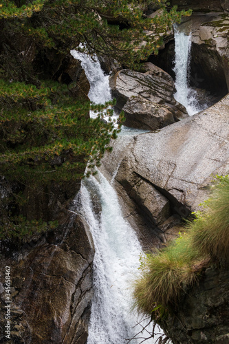 cascata nel parco nazionale del Gran Paradiso