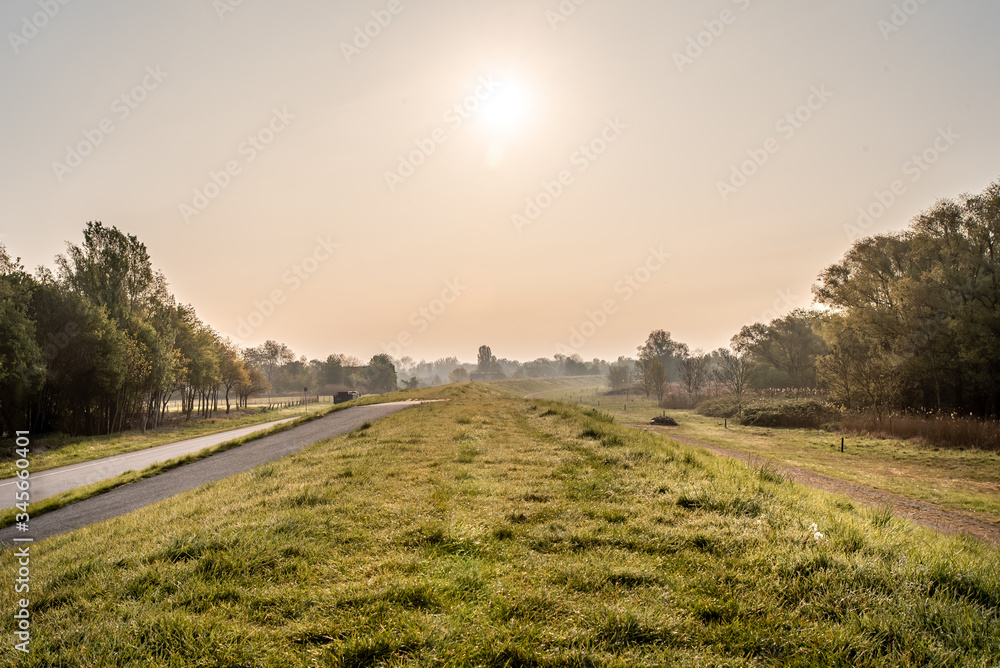 Fototapeta premium Deich am Morgengrauen
