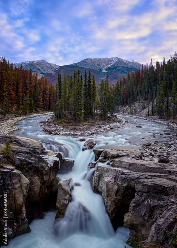 Sunwapta Falls, Jasper Alberta Kanada travel destination © Jaro