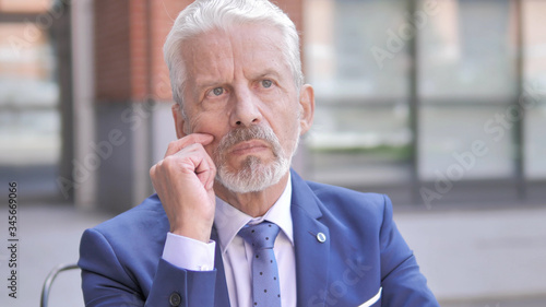 Obraz na plátně Pensive Old Businessman in Suit Thinking Business Plan