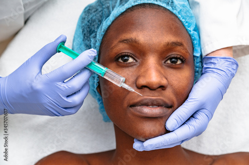 Billede på lærred Cosmetic beauty injection to beautiful woman face