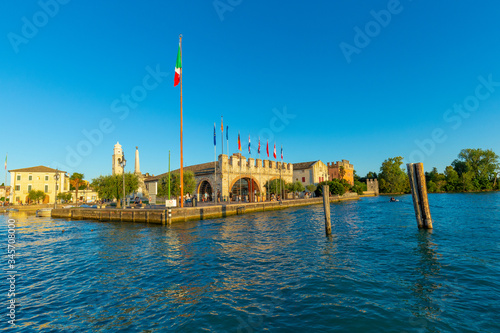 Tableau sur toile Lazise, Garda Lake, Italy