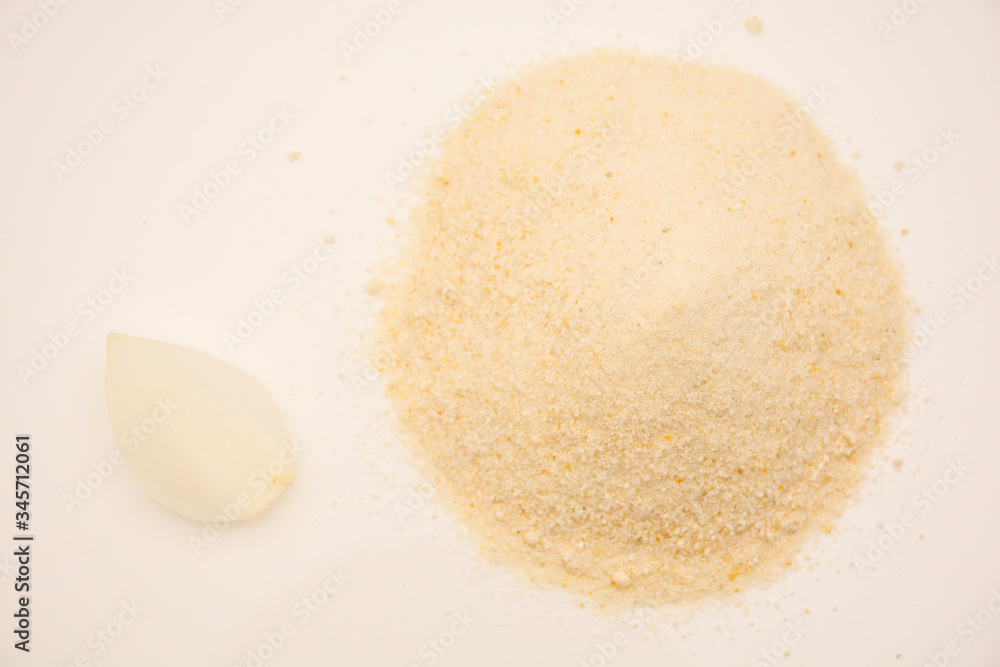 Fresh and natural ground white onion or onion powder. Fresh and natural ground white onion or onion powder.