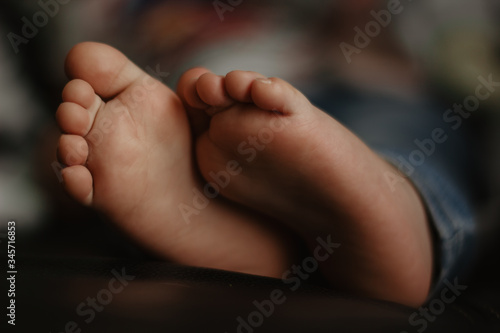 baby feet in bed © Megane