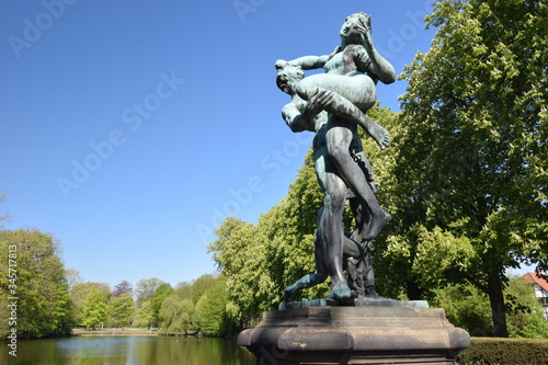 Raub der Sabinerin, Skulptur im Bückeburger Schlosspark