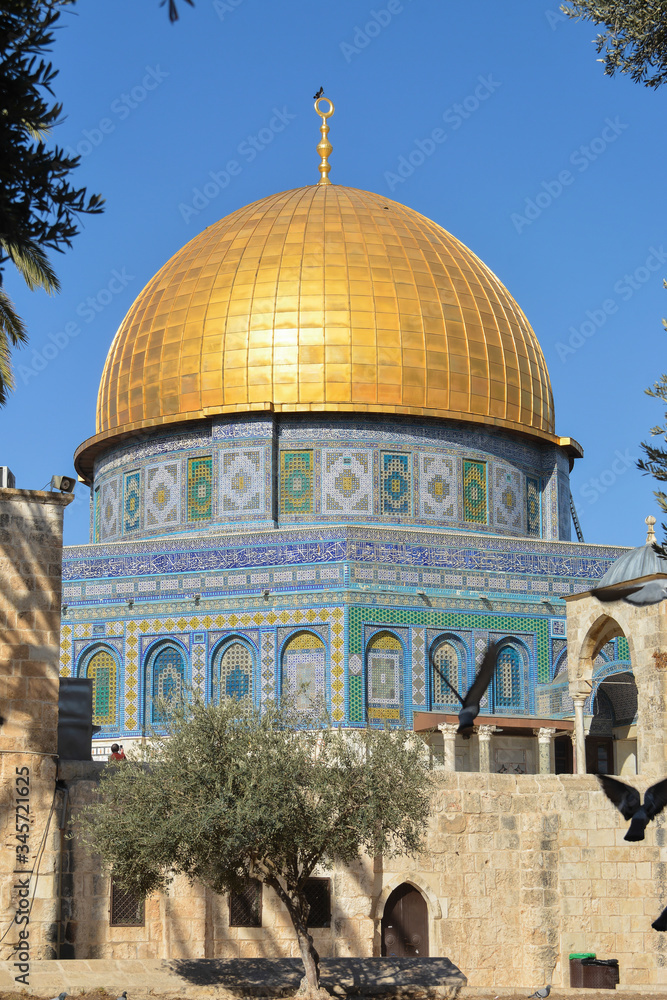 Fototapeta premium Dome of the Rock Mosque in Jerusalem.