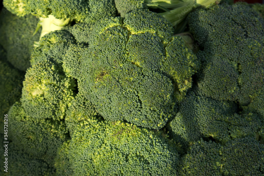 Broccoli contains chlorophyll, helping to nourish eyes and skin.