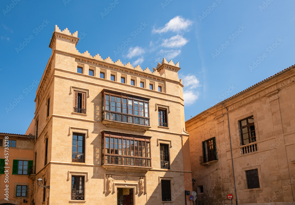 schönes altes Stadthaus  in Spanien