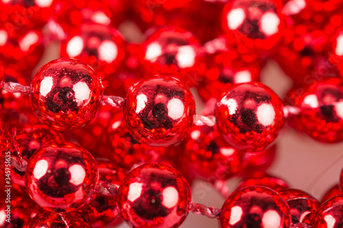 Rote Perlen in Nahaufnahme - Makro - Hintergrund