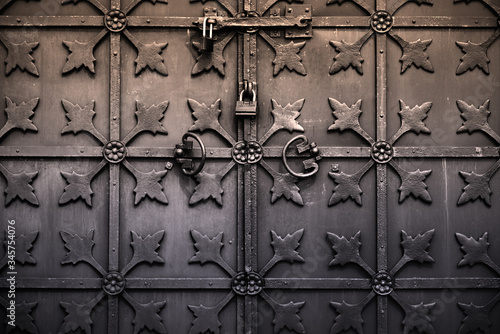 Obraz na plátně Old metal wrought iron doors