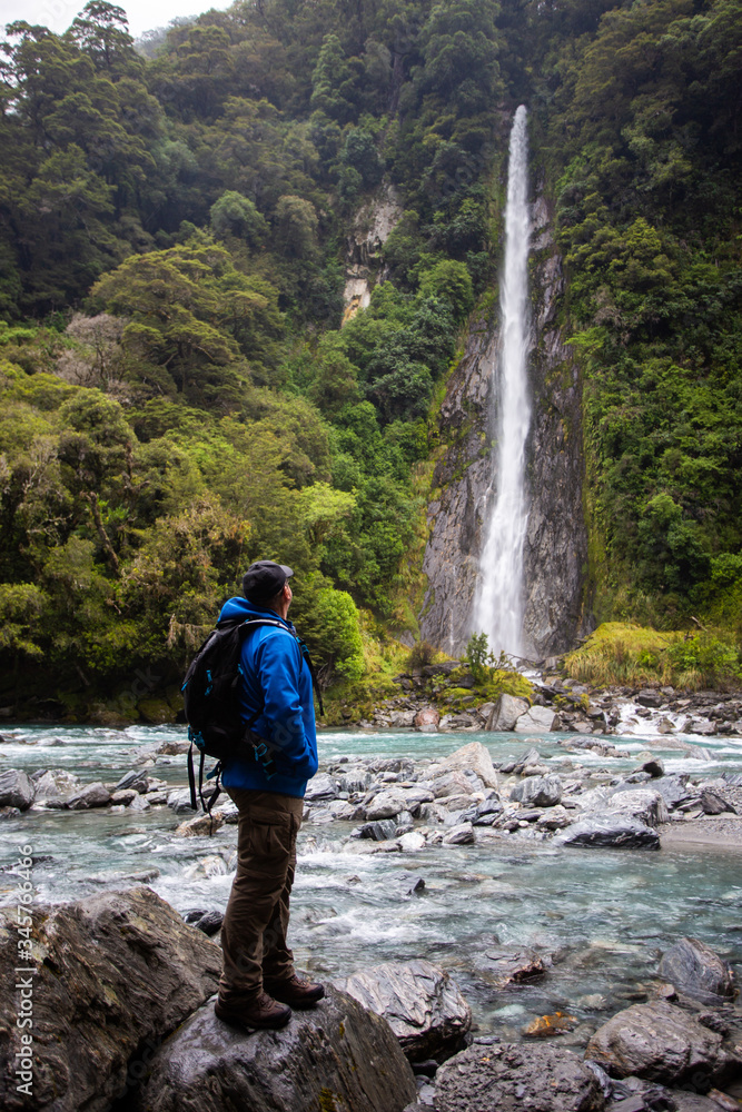 
Thunder Creek Falls next to Haast Highway, New Zealand
