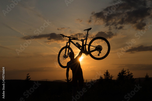 Fahrrad mit Sonne im Thüringer Wald photo