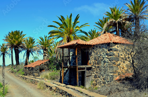 Altes Steinhaus, Landwirtschaftliche Straße auf La Palma