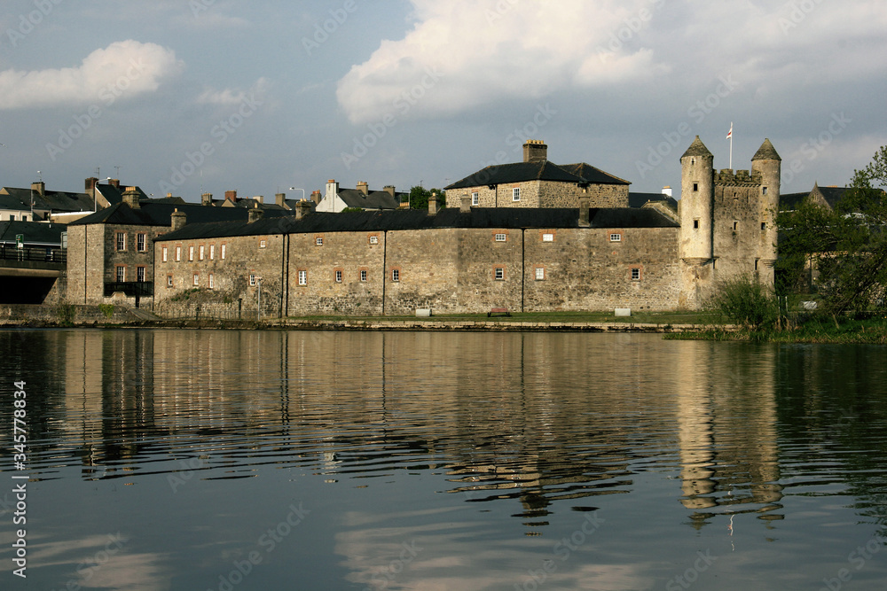Obraz premium Enniskillen Castle in a Reflective Mood