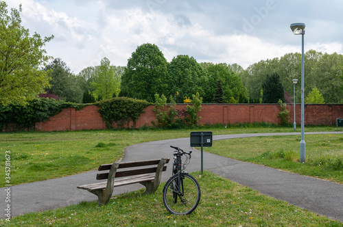 bicycle in the park © Robbe