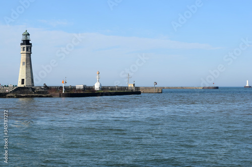 Quadro su tela Lighthouse Beacon Guidance on Lake Erie in Buffalo New York Mouth of the Niagara