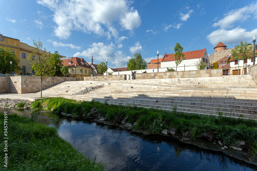 Obraz premium Eger creek in Eger, Hungary on a sunny spring afternoon.