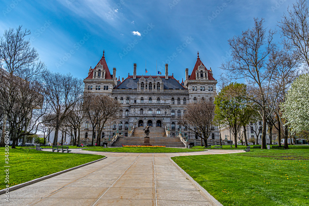 the capitol building in albany ny