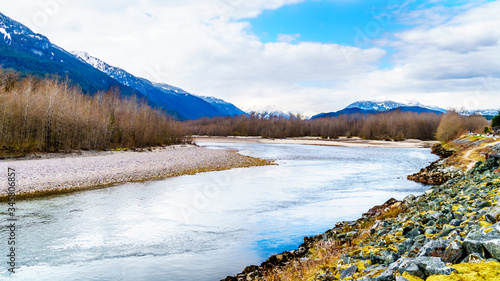 Fototapeta Naklejka Na Ścianę i Meble -  The Squamish River in Brackendale Eagles Provincial Park, a famous Eagle watching spot in British Columbia, Canada