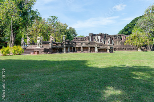 Phimai Historical Park,Phimai built according to the traditional art of Khmer. Phimai Prasat Hin probably started to build during the reign of King Suryavarman 1, the16th century Buddhist tempes.