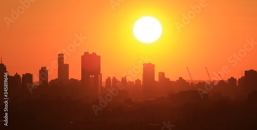 Zachód słońca  nad miastem, Williamsburg NY