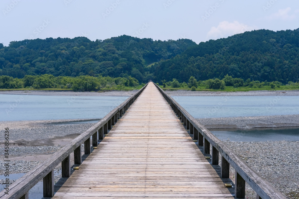 静岡県の蓬莱橋