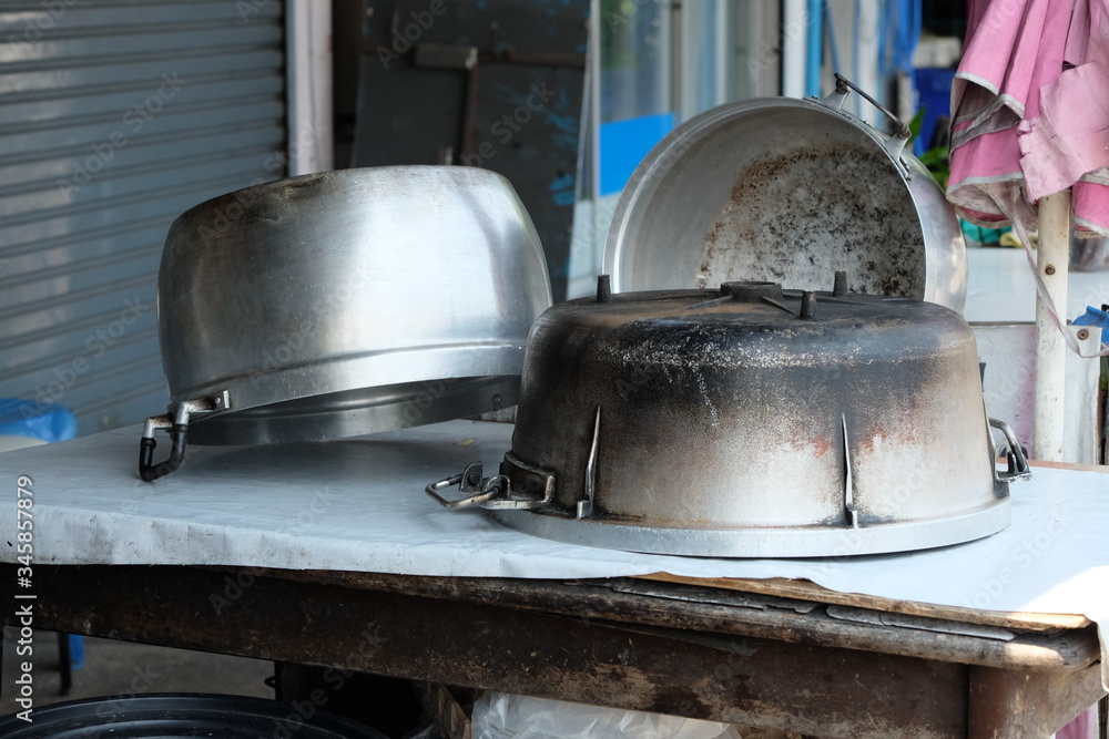 Clean the kitchen utensils for cooking, keep them after use. Clean the kitchen utensils for cooking, keep them after use.