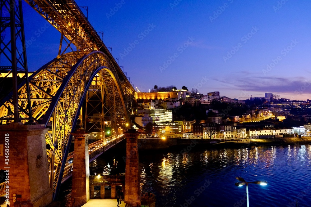 Obraz premium ドン・ルイス一世橋 夜景