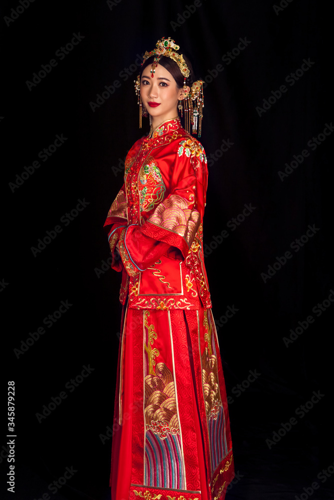Obraz premium Portrait of wearing ancient Asian woman costume in black background