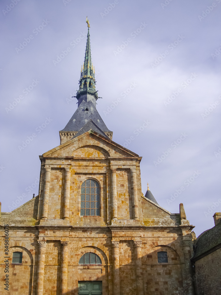 フランスのモンサンミッシェル修道院の景色