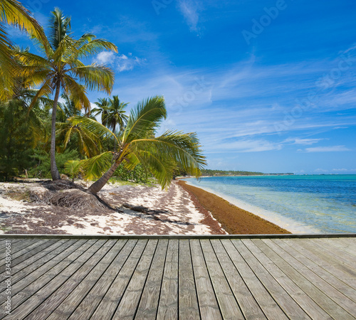 Empty wooden platform besid...