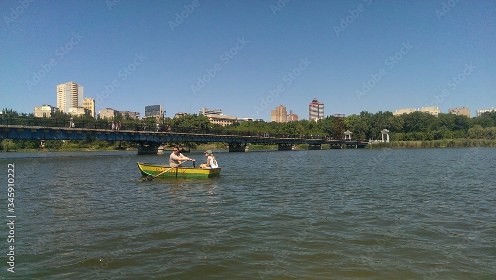 Naklejka premium kayaking on the river