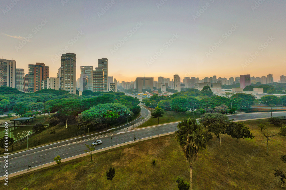 Obraz premium Nascer do Sol em Sampa