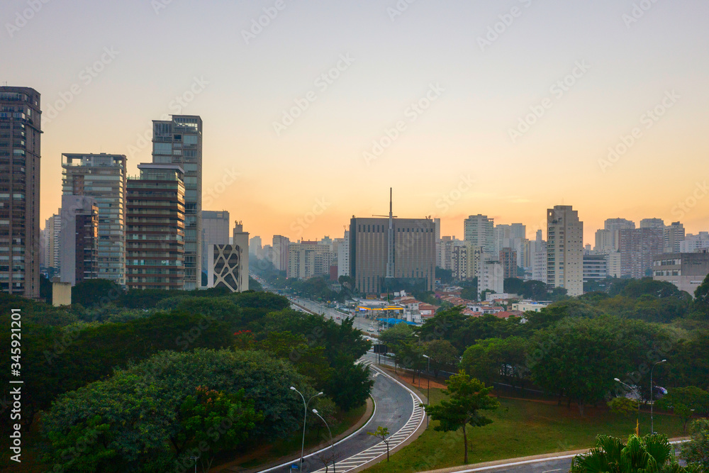 Fototapeta premium Nascer do Sol em Sampa