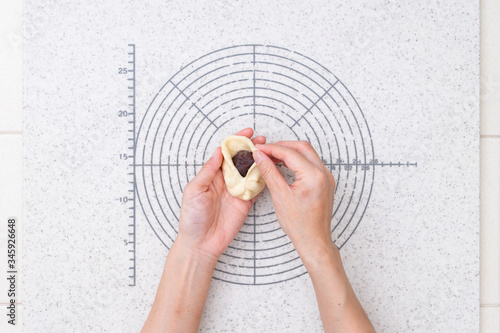 自宅でパン作り　あんぱん　あんぱんを作る工程　3-あんぱんを成型する