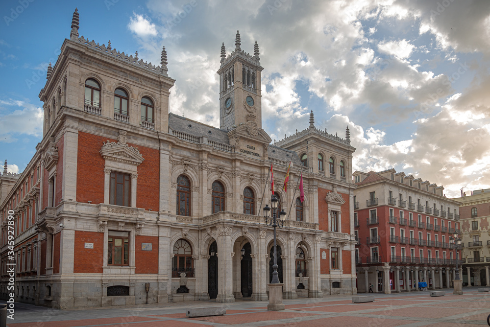 Plaza mayor de Valladolid con el Ayuntamiento en España