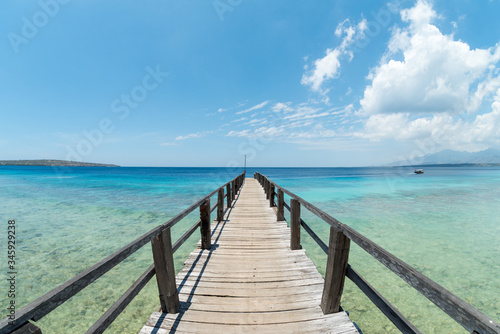 Fototapeta Naklejka Na Ścianę i Meble -  The clear blue sea and the pier