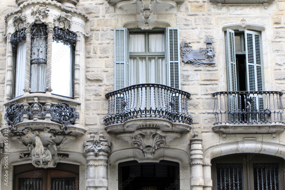 Balcon de un edificio de Gaudi 