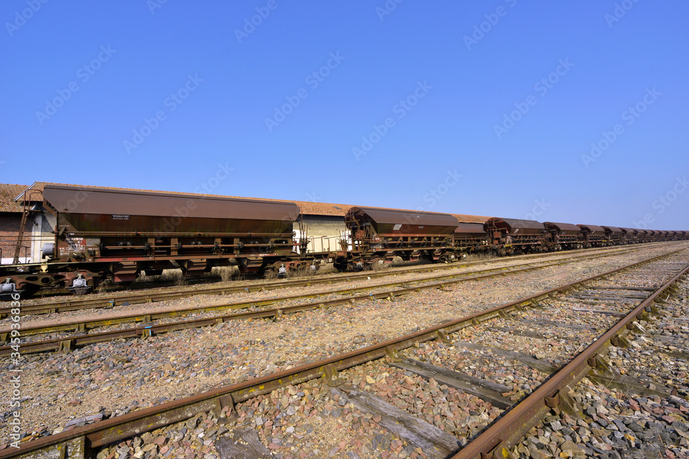 Train de marchandises sur chemin de fer français, France Train de marchandises sur chemin de fer français, France