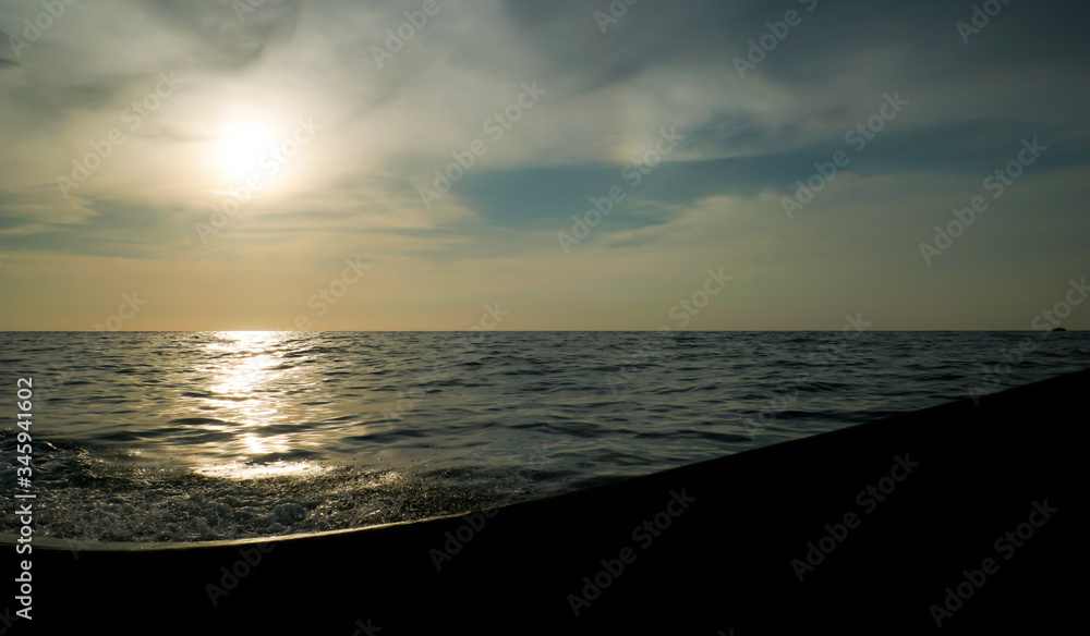 Obraz premium sunset over the sea