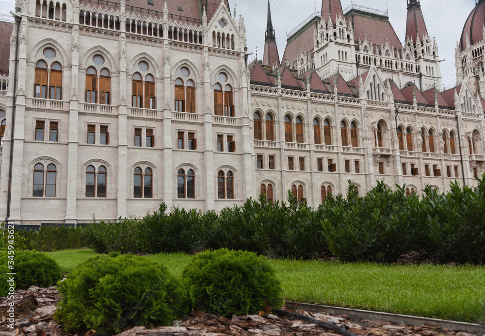 Obraz premium Parliament building - courtyard - III - Budapest