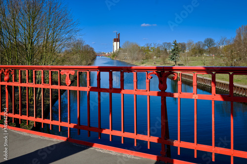 Blick von der Baumschulenbrücke Richtung Westen auf den Britzer Verbindungskanal im Frühling photo