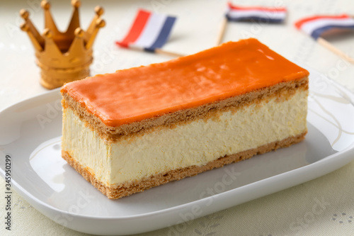 Foto Dutch orange Tompouce pastry for kings day
