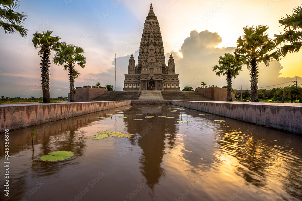 Obraz premium Phutthakhaya Pagoda at Panya Nantharam Temple, Important tourist attractions of Pathum Thani Province, Thailand, Jul 19, 2019.