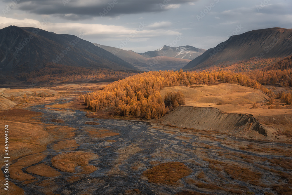 Valley And Shallow Water Spills Of Jazator River ( Zhasater ), On The Road Towards One Of The Most Remote Areas Of Altai Mountains, Siberia - Village With “Appetizing” Name Belyashi (Aka Jazator).