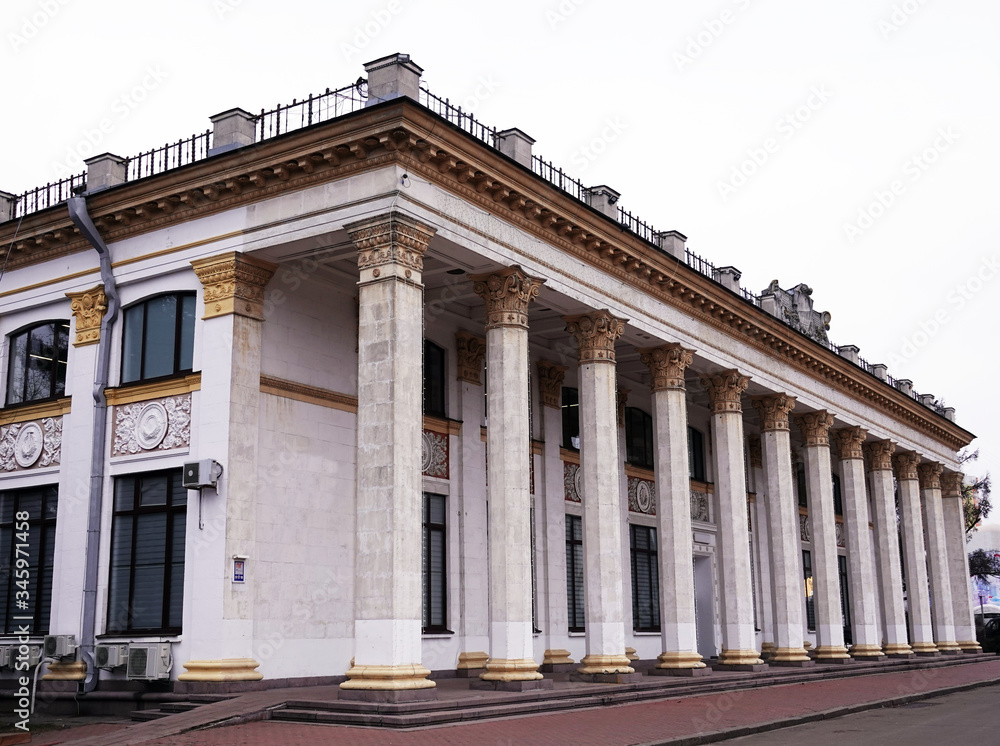 Fototapeta premium The building with columns at VDNH