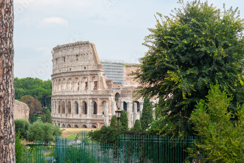 Vista del coliseo  en Roma Italia