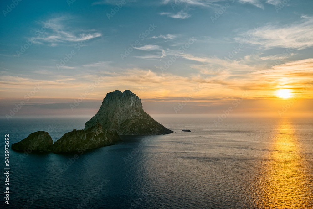 Vista del sunset en Ibiza con Es Vedrá de fondo