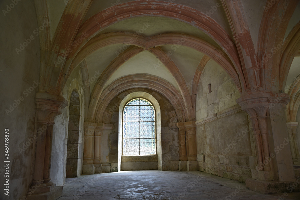 Voûtes médiévales de l'abbaye de Fontenay en Bourgogne, France